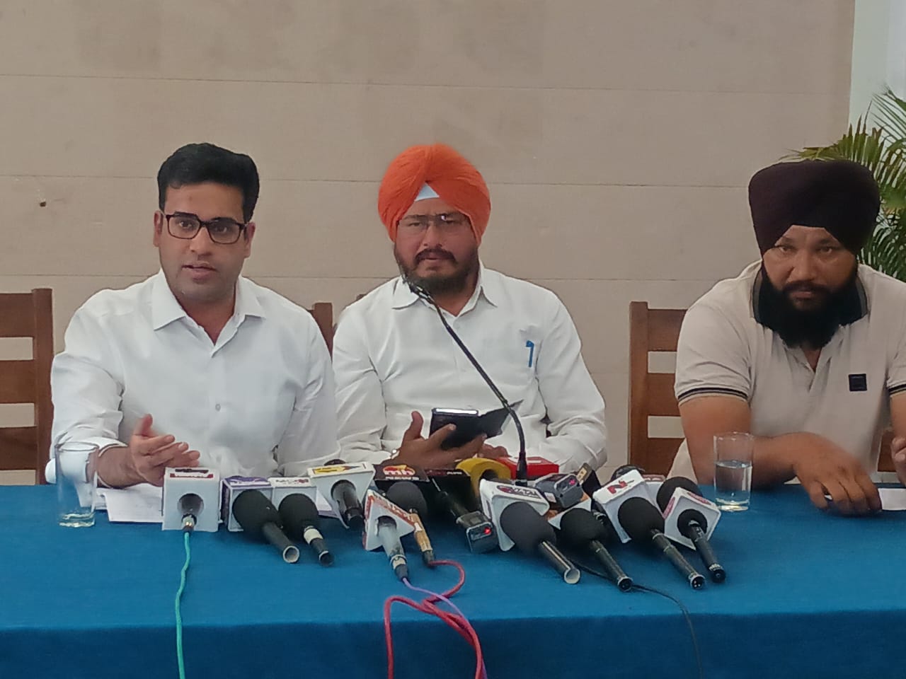 Trustees of Anabhau Foundation Charitable Trust have accused DSP and 02 SHO of Mohali of tampering with land papers.
